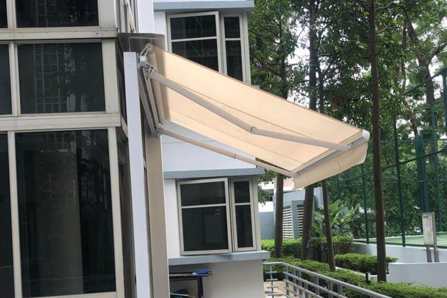 Retractable awning 15