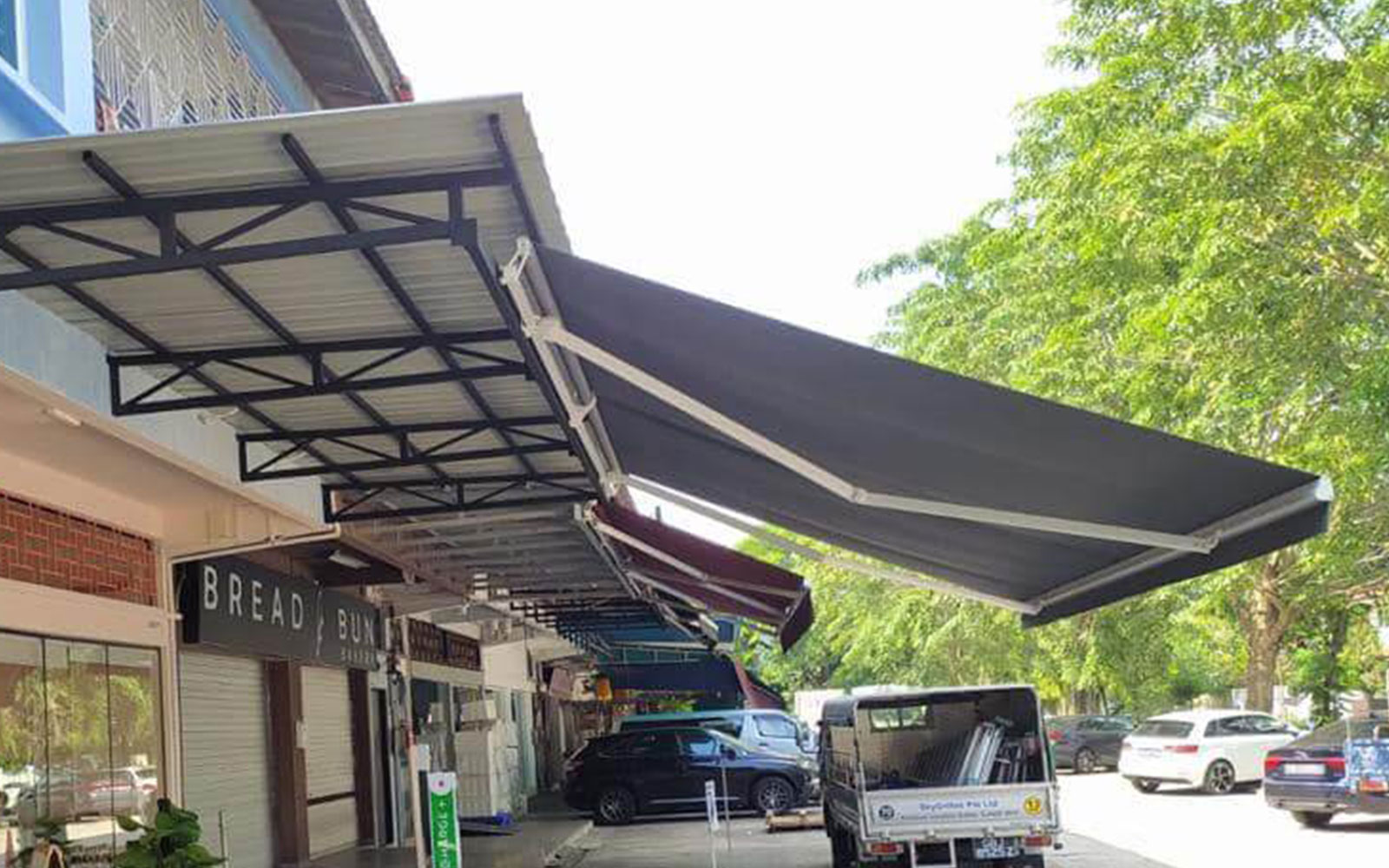 Retractable awning 8