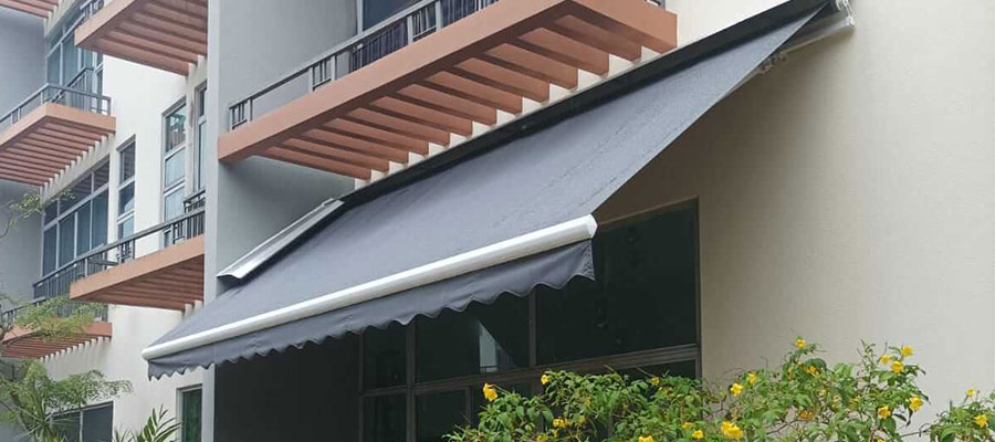 Retractable awning 10